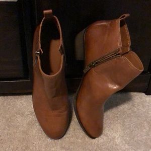 EUC women’s Lucky Brand brown tan leather ankle boots 10